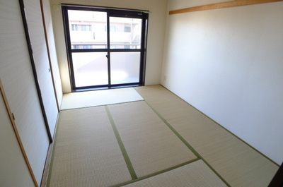 Living and room. Japanese-style room 6 quires