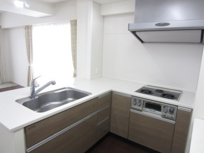 Kitchen. It will Hakadori also dishes in the L-shaped kitchen ☆