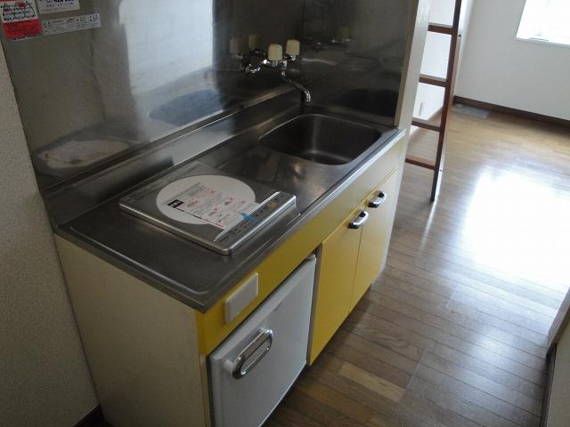 Kitchen.  ☆ IH stove currently in vogue! !