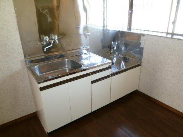 Kitchen. Two-burner stove installation Allowed. It next to the window is good.