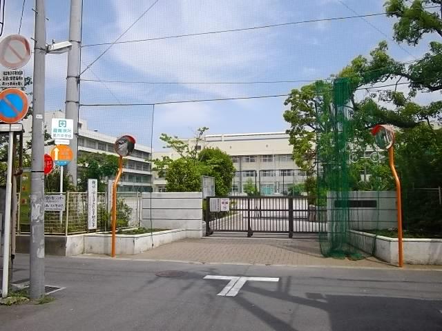 Junior high school. 944m until Ichikawa Municipal sixth junior high school (junior high school)