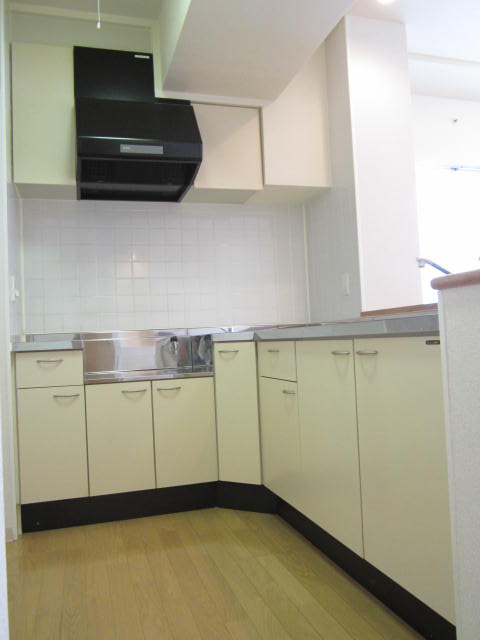 Kitchen.  ☆ Storage is also rich wide kitchen ☆