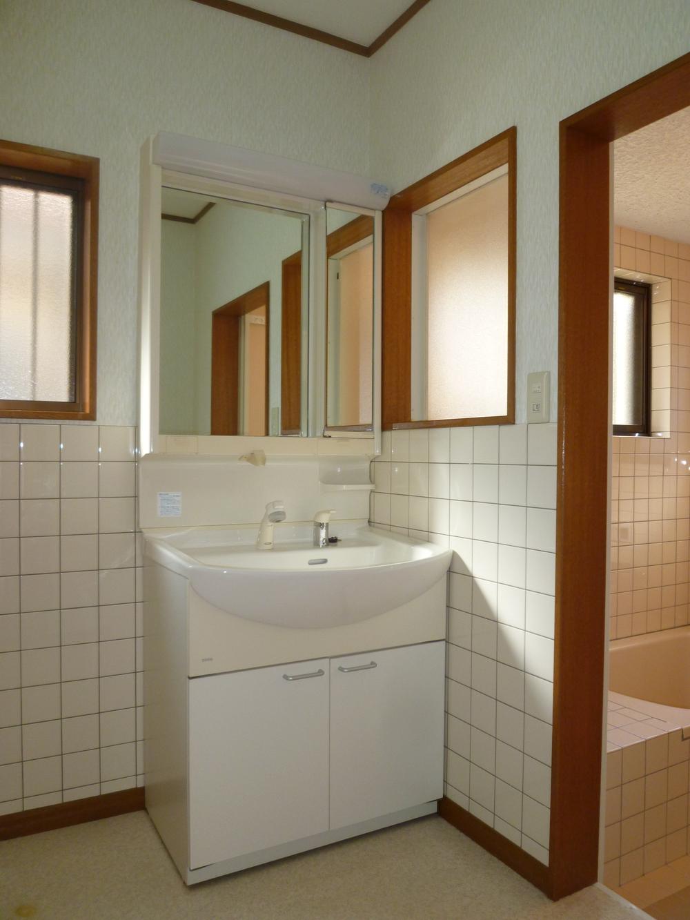 Wash basin, toilet. Local (11 May 2013) Shooting