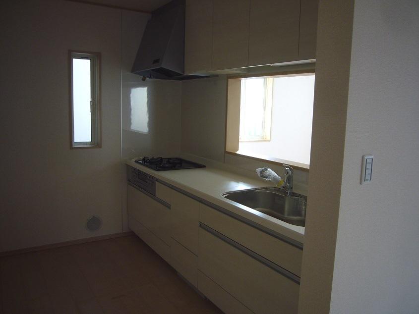 Kitchen. Popular face-to-face kitchen to mom (local photo)