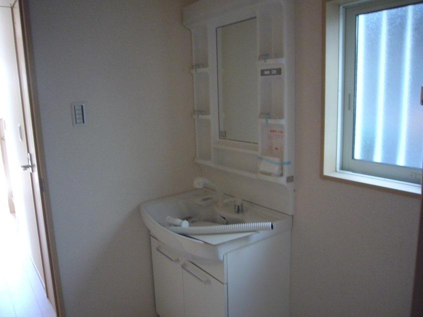 Wash basin, toilet. Wash basin (local photo)