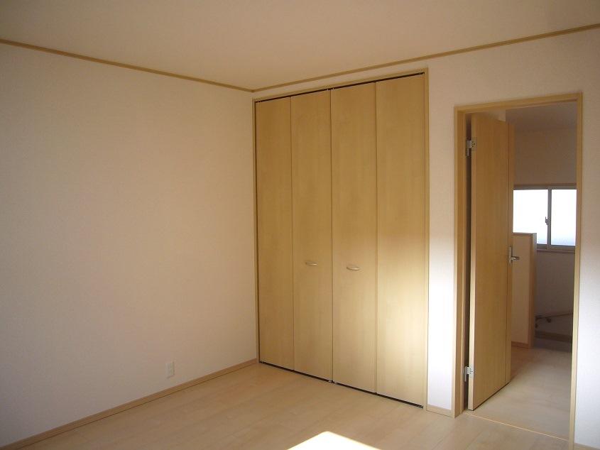 Non-living room. Bright second floor of Western-style (local photo)