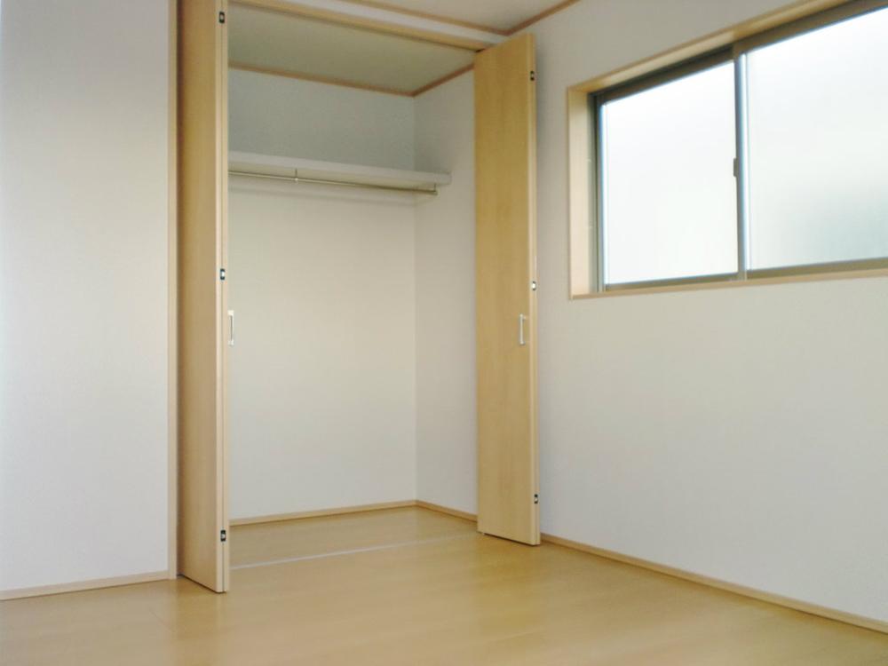 Non-living room.  [Sales Local 1 Building] Closet in each room with a storage capacity