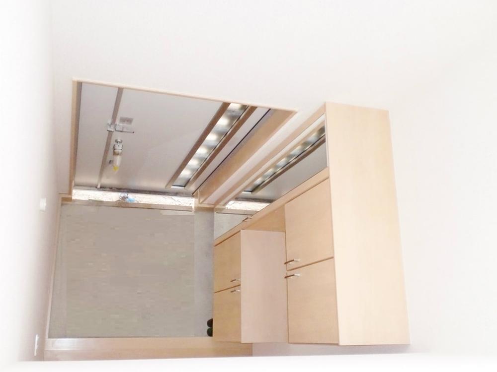 Entrance.  [Sales Local 1 Building] Shooting the entrance stairwell from the second floor