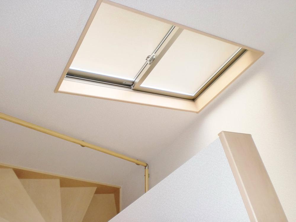 Other local.  [Selling local] Good lighting there is a window to the stairs part