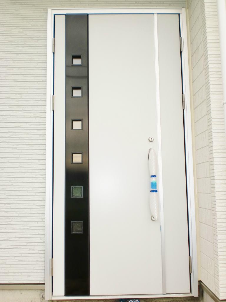 Entrance.  [Sales Local 1 Building] Entrance of ventilation ・ Ventilation is possible ventilation ・ With lock mechanism Door Guard