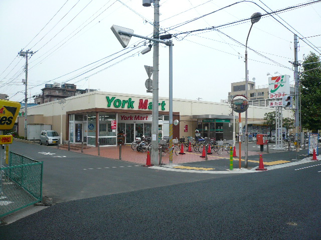 Supermarket. York Mart Narashinodai store up to (super) 227m