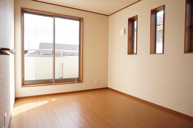 Non-living room. Local (10 May 2013) Shooting