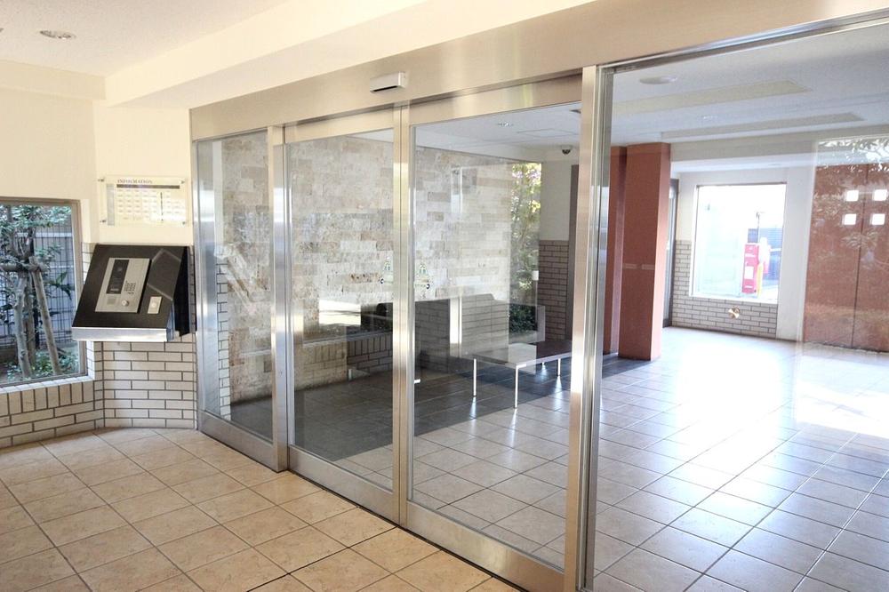 lobby. Peace of mind in the monitor with auto-lock ・ You can see the safety!