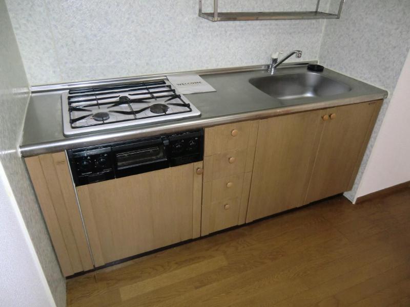 Kitchen. The kitchen is equipped with a three-burner stove