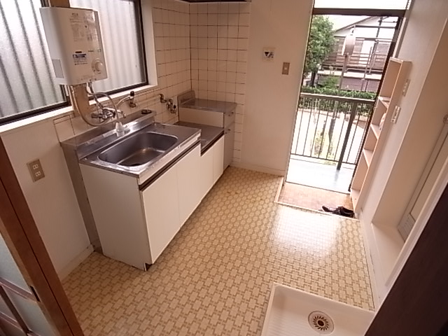 Kitchen. The kitchen is the brightness of the visit of 2F angle room.