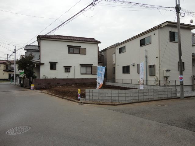 Local photos, including front road. Local (11 May 2013) Shooting