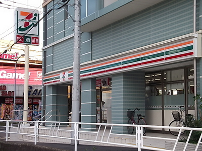 Convenience store. Seven-Eleven (convenience store) up to 100m