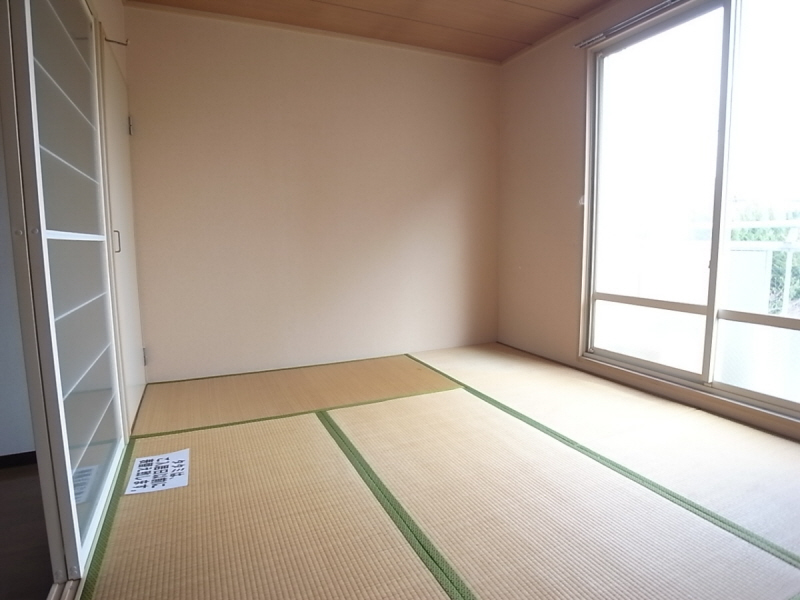 Living and room. Very calm Japanese-style room! Guests can relax purring ☆