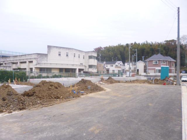 Local photos, including front road. 4, 5 Building