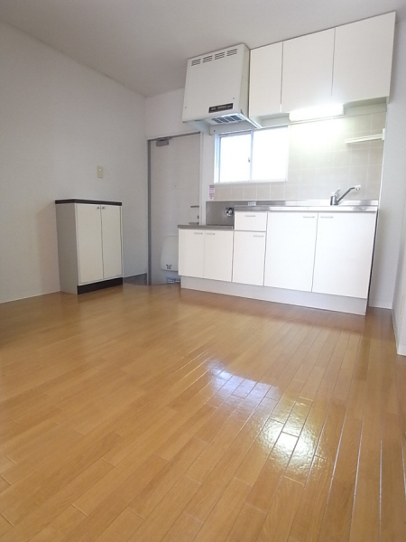 Living and room. Spacious dining! There are also afford to put the furniture