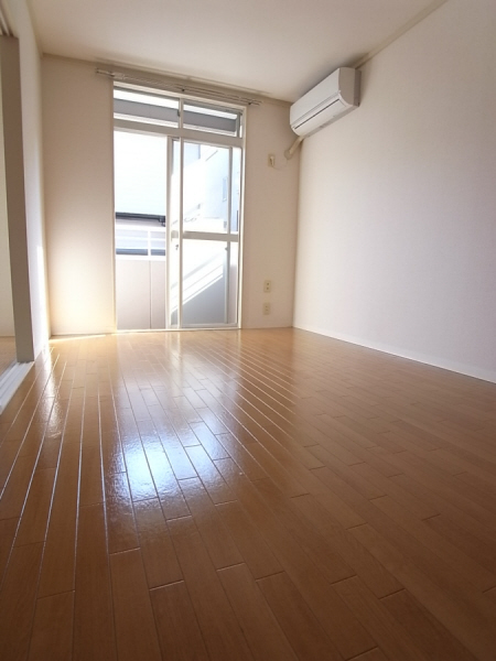 Living and room. It is very pleasant environment in a quiet residential area ☆