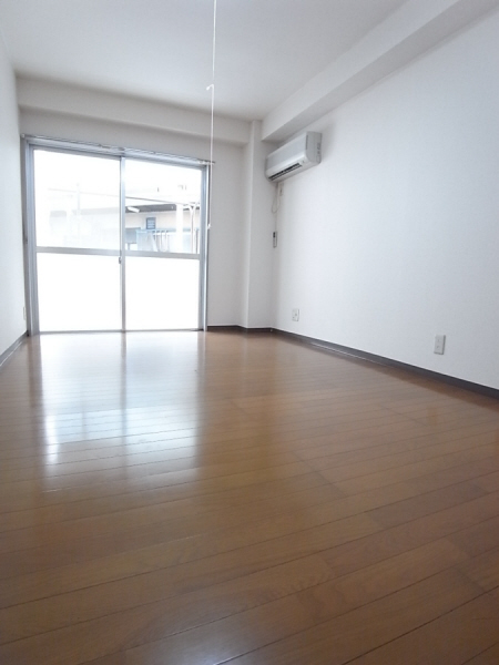 Living and room. It is very pleasant environment in a quiet residential area ☆