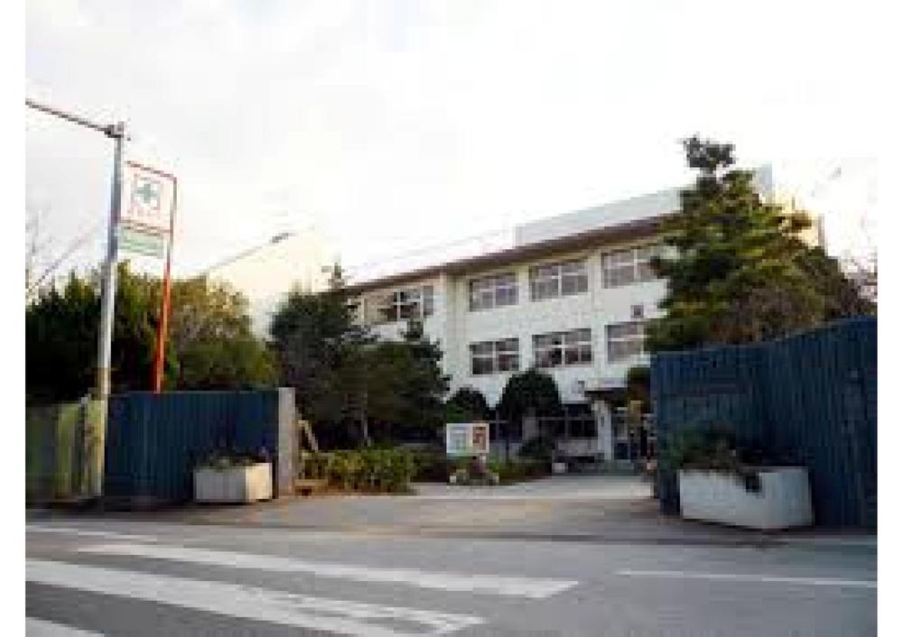 Primary school. 988m to Funabashi Municipal sandwiched Minami Elementary School
