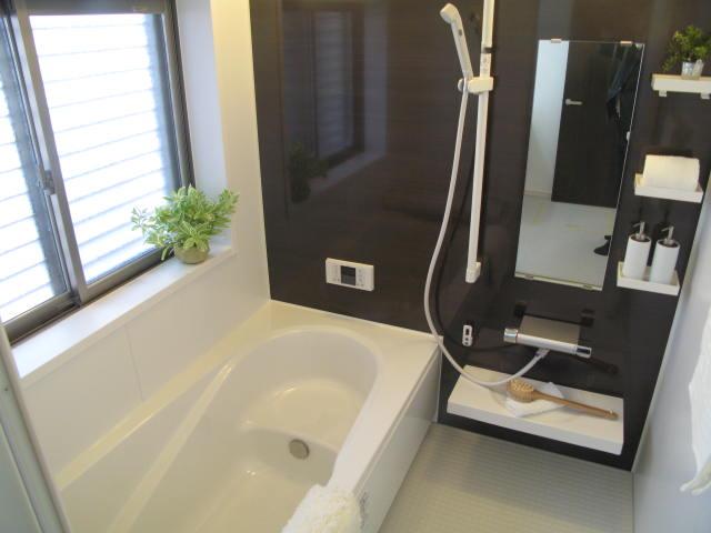 Bathroom. Comfortable bath time, Bathroom to settle