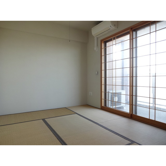 Living and room. Japanese-style room 6 quires