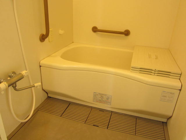 Bath.  ☆ Automatic hot water Upholstery ・ With reheating function ・ I'm happy handrail of peace of mind ☆ 