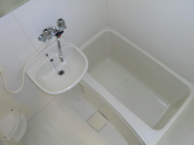 Bath. ... Delivery becomes in a state in which the beautiful and renovation