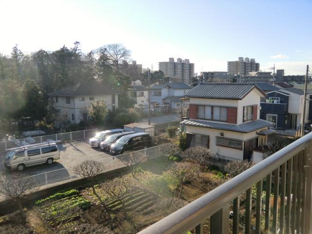 Balcony. Friendly living environment was a natural rich leisurely