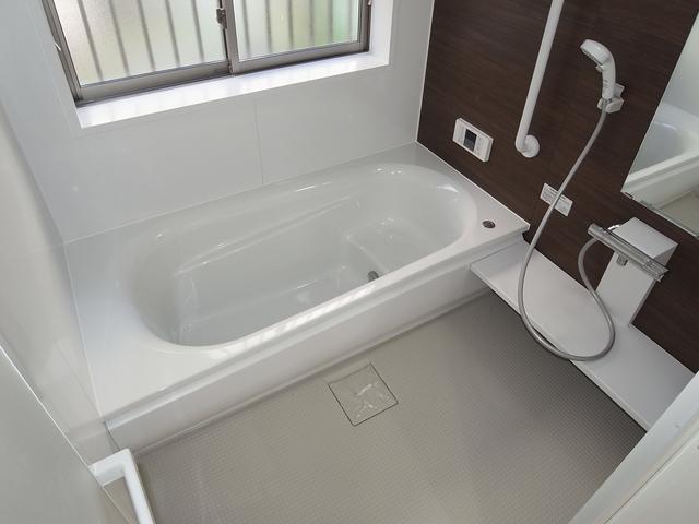 Bathroom. Spacious 1 pyeong type of system bus