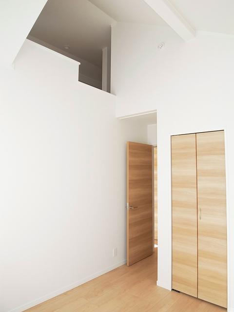 Non-living room. With loft Western-style 5.75 Pledge