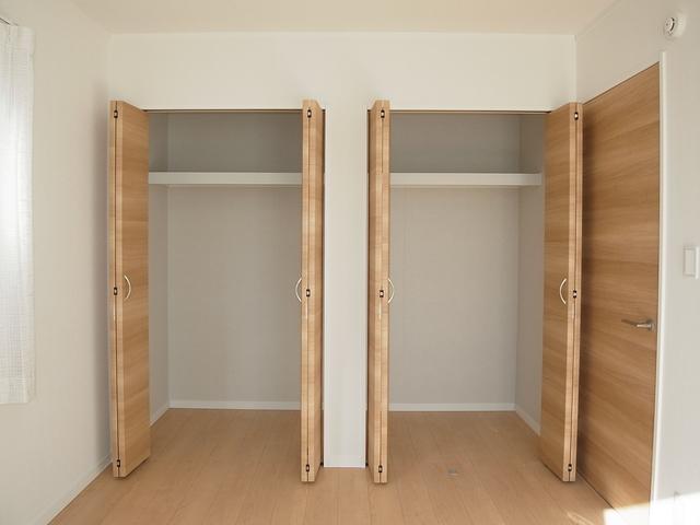 Receipt. Double closet storage lot