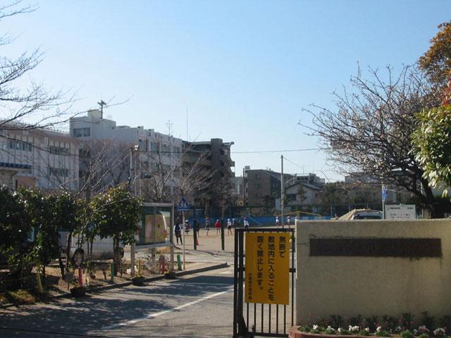 Primary school. 1035m to Funabashi City Small Kurihara Elementary School