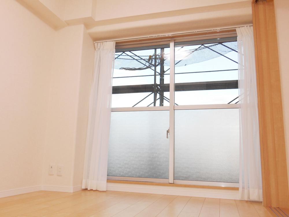 Non-living room. It will be southeast of the Western-style