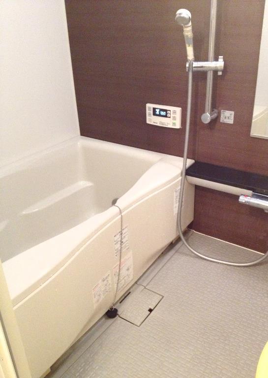 Bathroom. Indoor (12 May 2013) Shooting