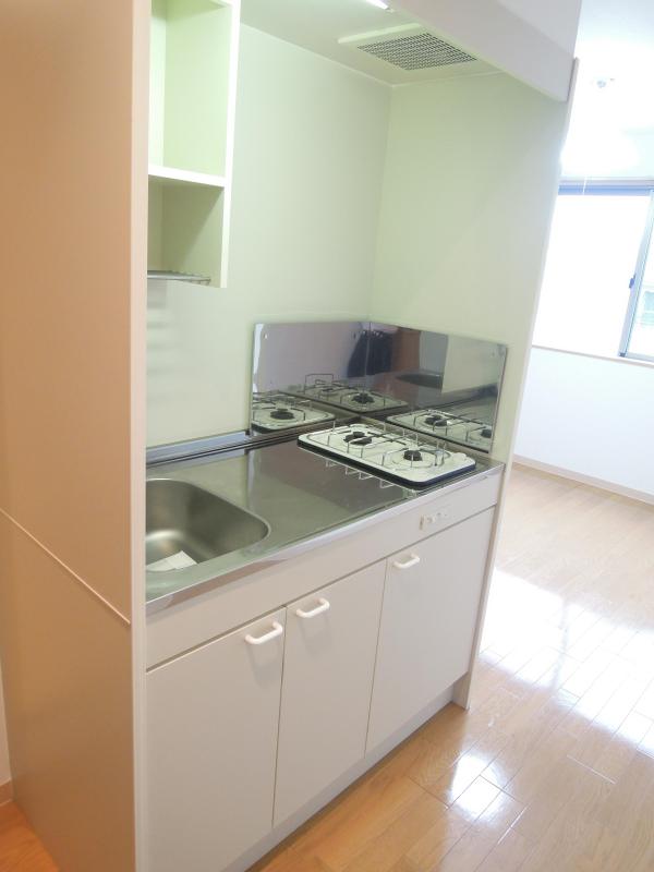 Kitchen. The kitchen is, System kitchen installation, Two-burner stove