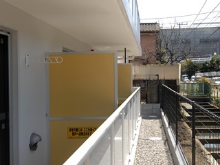 Other common areas. Cute yellow partition plate