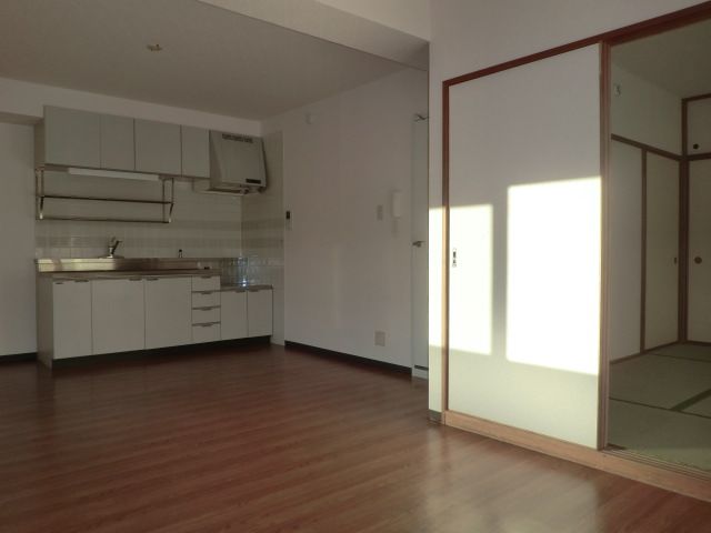 Living and room. 12.5 Pledge of spacious LDK