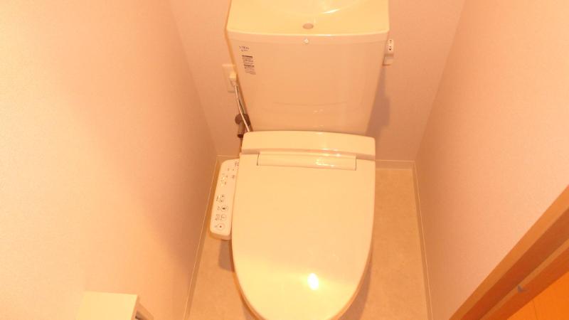 Toilet. It is with a toilet bidet ☆ 