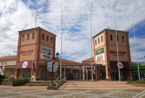 Shopping centre. BIGHOP: car about 15 minutes (10km)