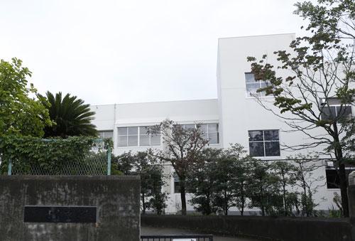 Junior high school. 580m up to municipal Komuro junior high school