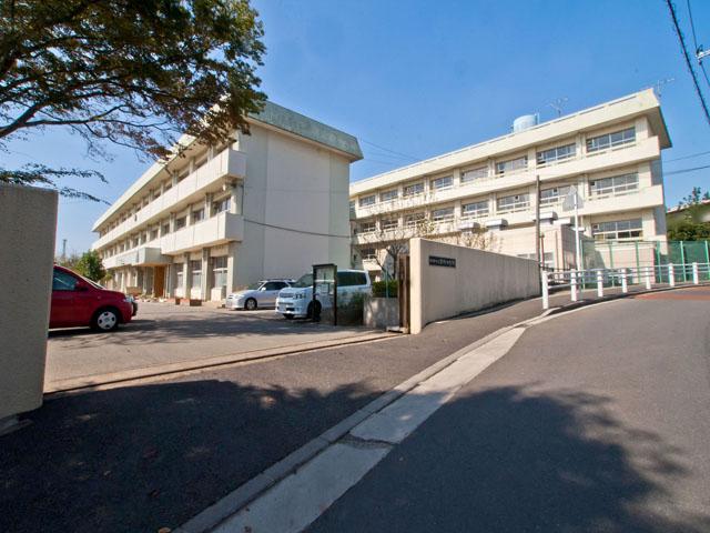 Junior high school. 1000m to Funabashi Municipal Takane junior high school Funabashi Municipal Takane junior high school