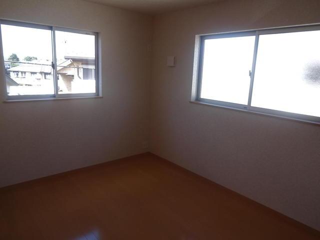 Non-living room. Second floor north side Western-style