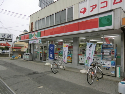 Convenience store. 320m until Thanksgiving (convenience store)