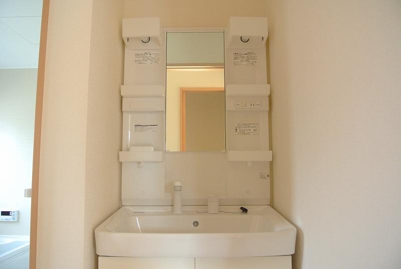 Wash basin, toilet. Local (September 2013) Shooting