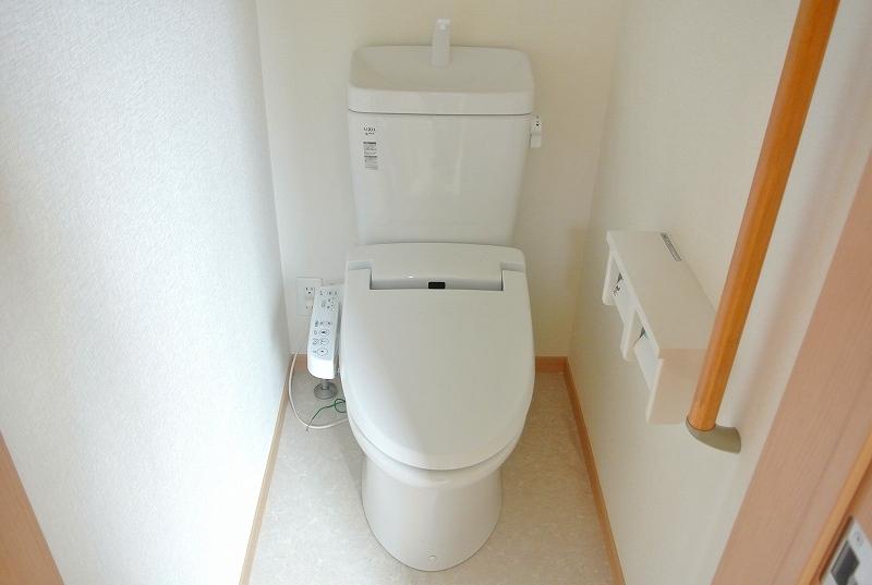 Toilet. Local (September 2013) Shooting