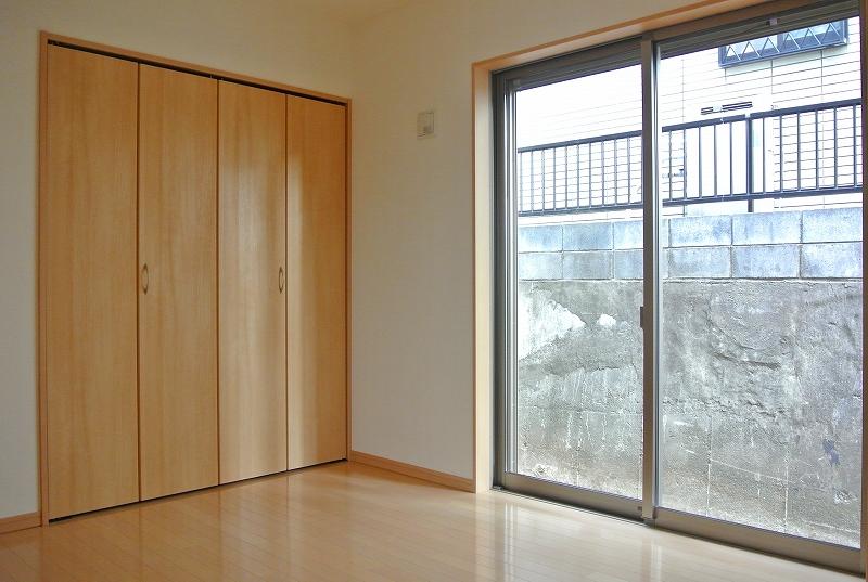 Non-living room. Local (September 2013) Shooting